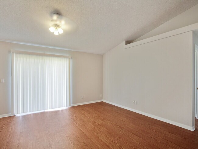 Foto del edificio - 11838 Foxglove Dr