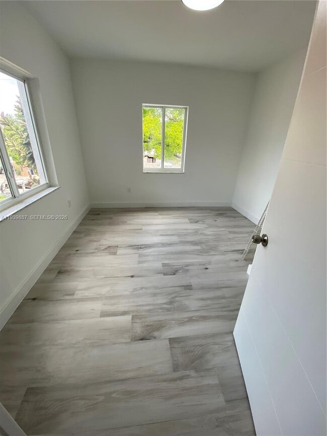 Building Photo - 837 SW 8th Ave