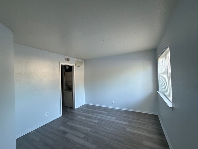 Foto del edificio - First Floor Condo - 1 bedroom 1 bath