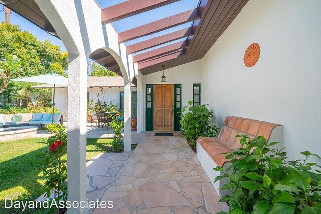 Foto del edificio - 4 br, 3 bath House - 28024 Lomo Drive