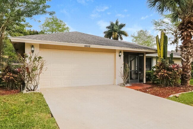 Building Photo - 1653 Primrose Ln
