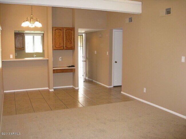 Building Photo - 419 E. Cullumber # D--MOVE IN READY -- GOR...