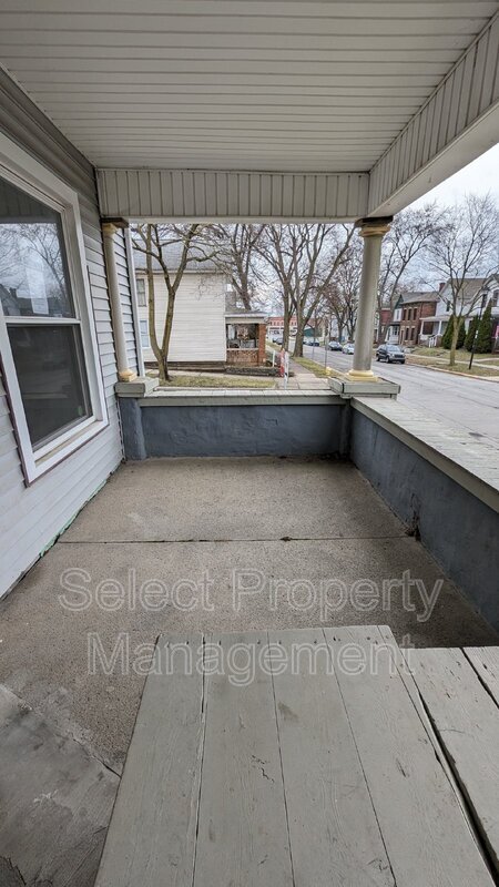 Building Photo - 347 W Williams