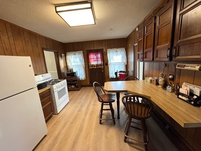 Foto del edificio - 262 Oak Hill Rd