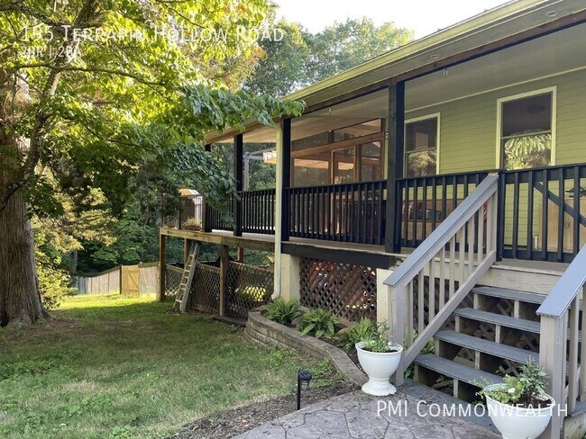 Building Photo - 2 Bed / 2 Bath Single Family (Available 2/...
