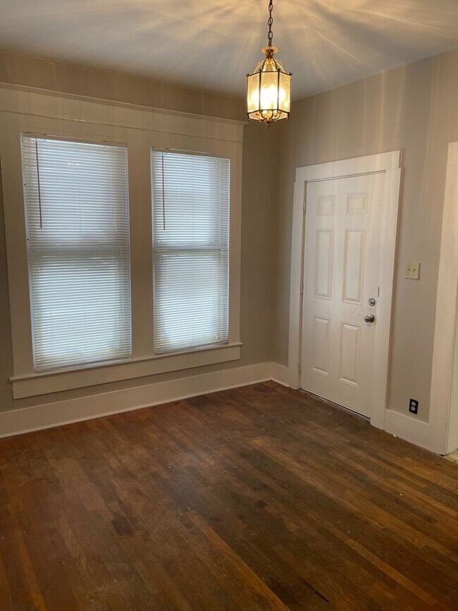 Building Photo - 539 Olive St