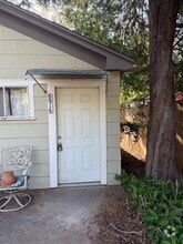 Building Photo - 891 Davis Dr