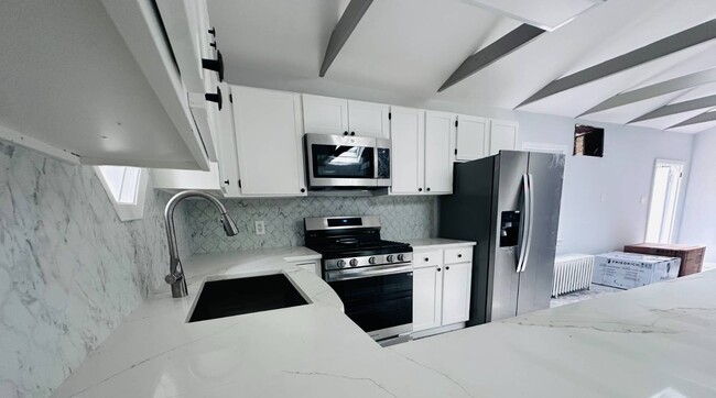 Building Photo - 80 Cedarhurst Ave