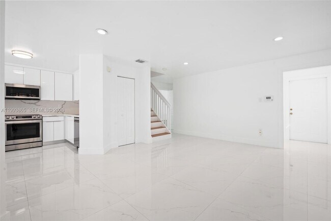Building Photo - 16418 SW 72nd Terrace