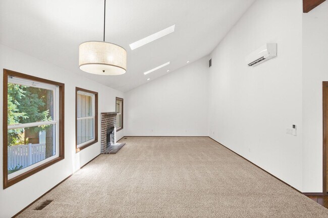 Foto del edificio - 3 Bedroom, 2.5 Bathroom Home Nestled in the Heart of Picks Landing Neighborhood