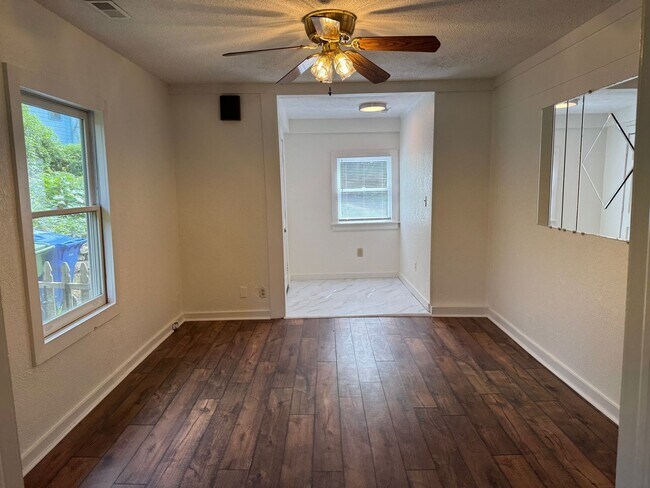 Foto del edificio - Central Asheville - Renovated Bungalow!