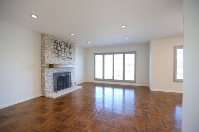 Photo - 140 Avalon Dr Apartment