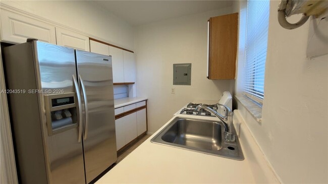 Building Photo - 808 84th St