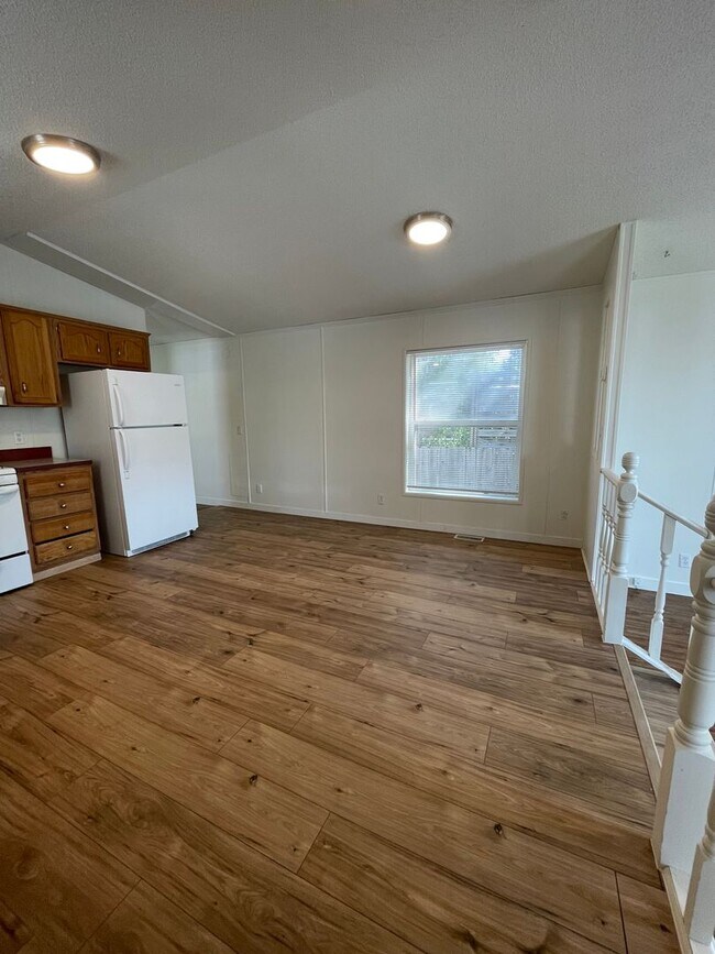 Building Photo - STUDENTS WELCOME! Modular Home in North Old Town