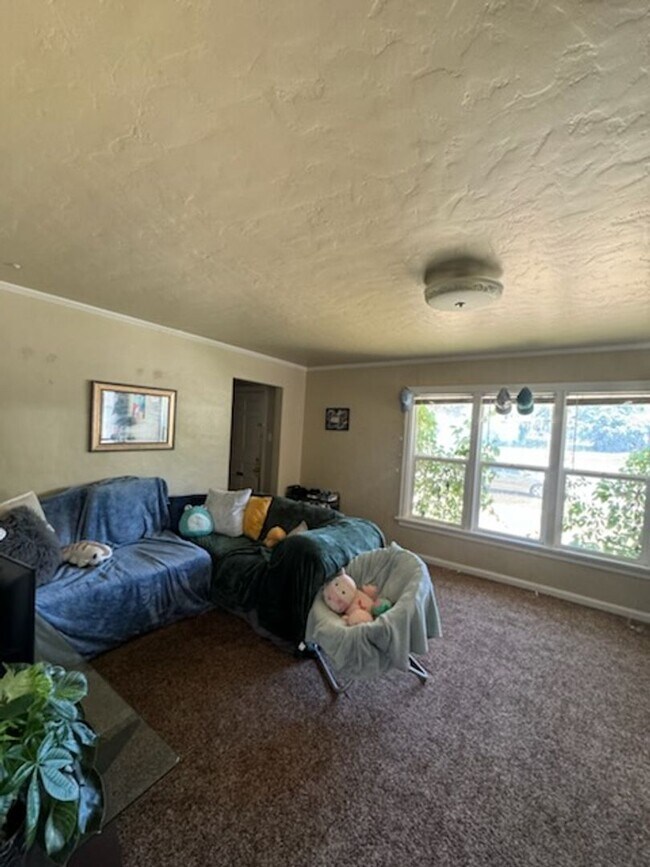 Foto del edificio - Private Rooms and Apartments Available Near SUU