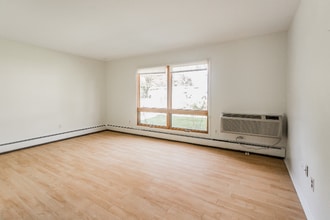 Building Photo - 1575 Cherboneau Pl