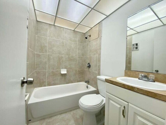 Foto del edificio - 636 NW 13th St