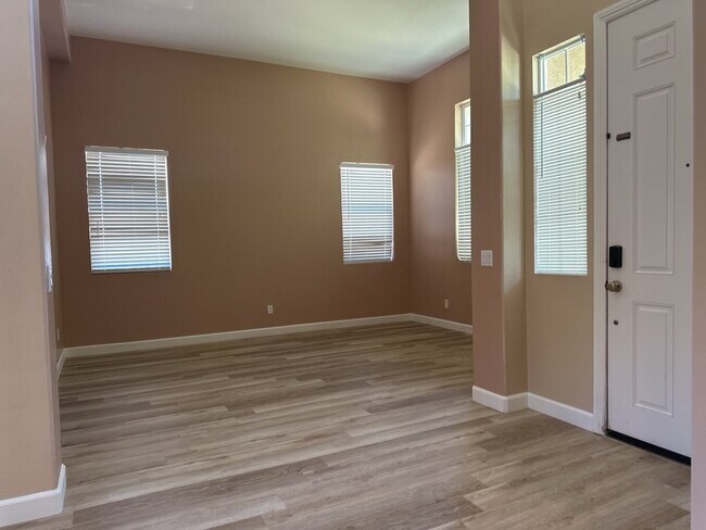 Building Photo - 3 Bedroom 2.5 Bath Home in Moreno Valley CA With Massive Backyard and Bonus Studio / Room in Gara...