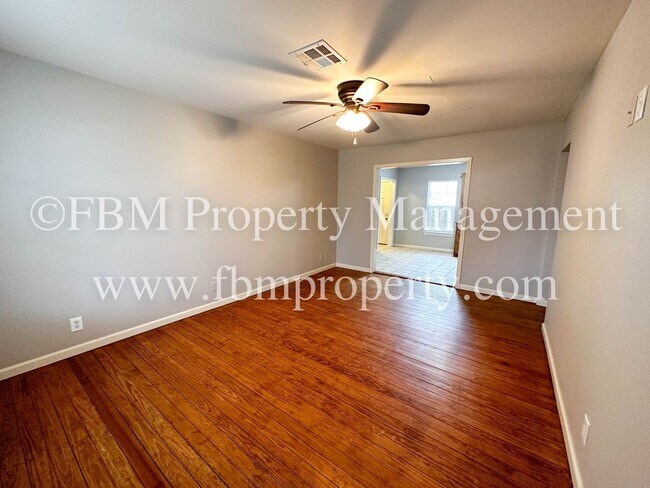 Building Photo - 111 Oaklawn Dr