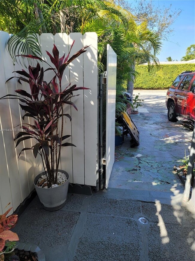 Foto del edificio - 7545 Mutiny Ave