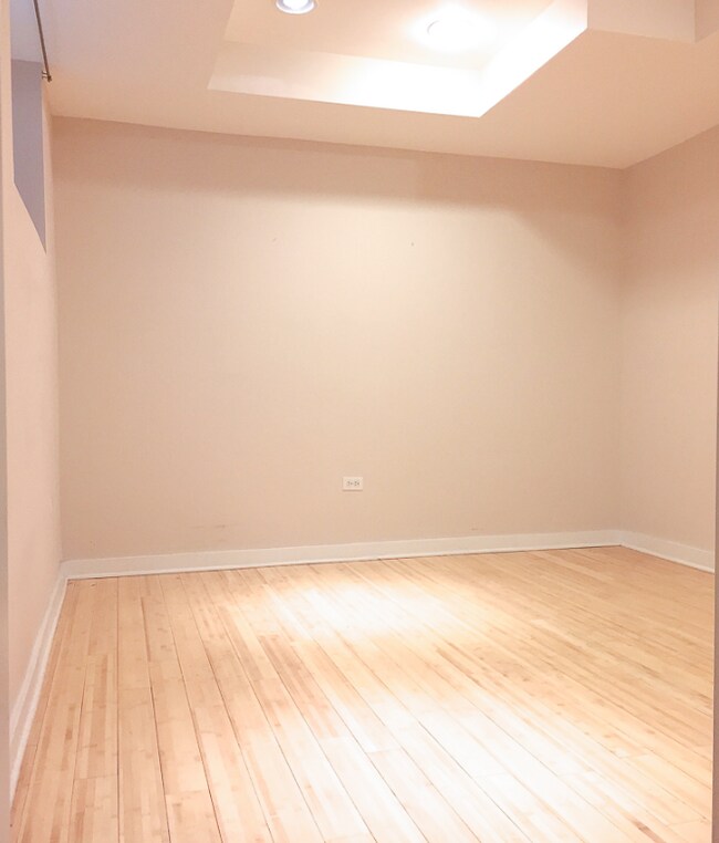 Second Bedroom - 1462 W Catalpa Ave