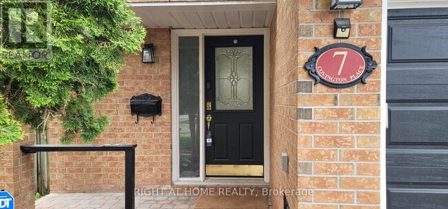 Photo du bâtiment - 7 Covington Pl