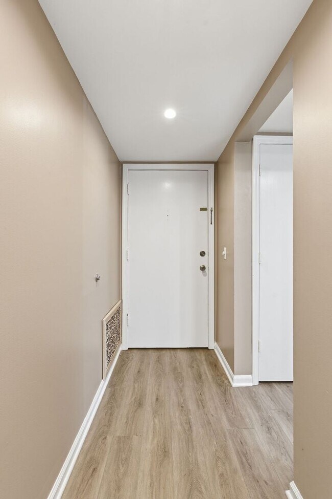 Foto del edificio - Updated condo in the heart of Green Hills!