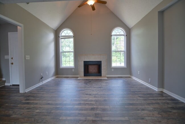 Building Photo - Amazing Home With Fireplace and Bonus Room...