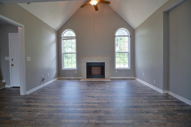 Foto del edificio - Amazing Home With Fireplace and Bonus Room...