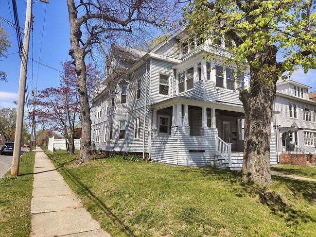 Building Photo - 1118 Boulevard