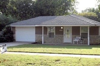 Building Photo - 604 S Maxey St