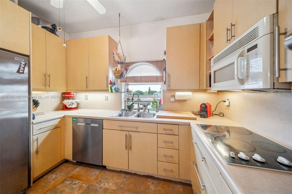 Foto principal - 9008 Collins Ave