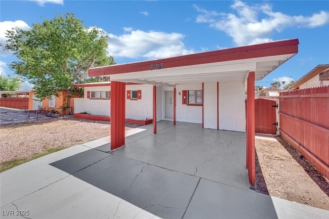 Building Photo - 2016 Linden Ave