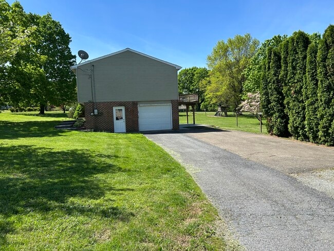 Building Photo - 1575 Slate Hill Rd
