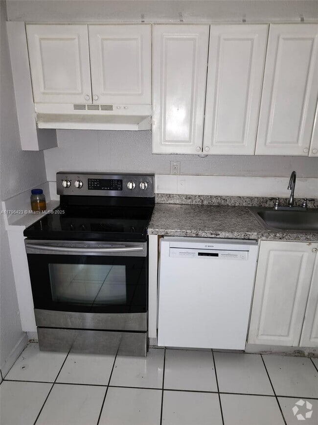 Building Photo - 5100 SW 41st St