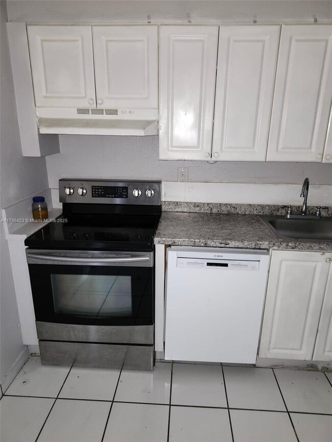 Building Photo - 5100 SW 41st St