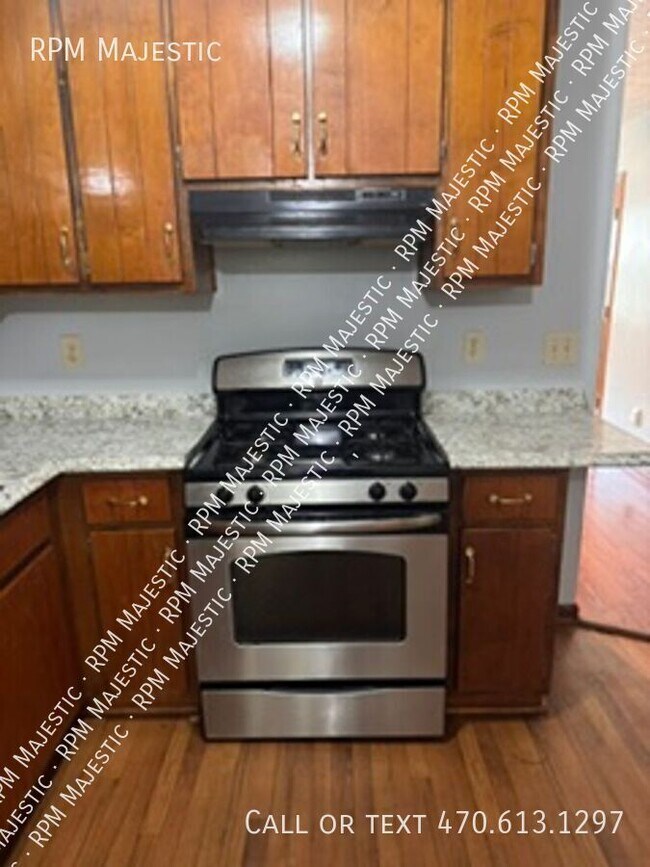 Foto del edificio - 203 Toby Springs Ln