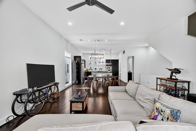 Foto del edificio - 1232 W 24th St