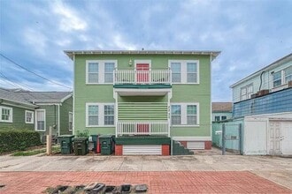 Building Photo - 2225 Bernardo De Galvez Ave