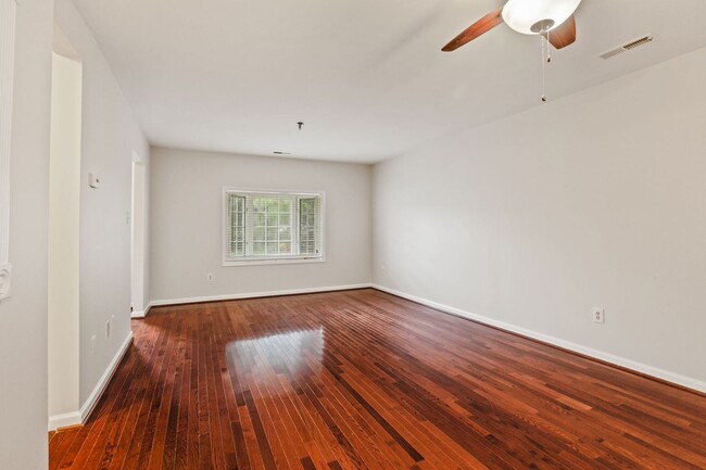 Foto del edificio - 4 Bed 2.5 Bath - Silver Spring Townhome - ...