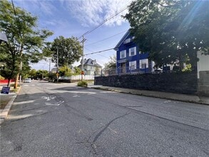 Building Photo - 121 Camp St
