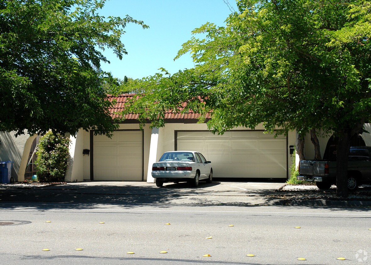 Building Photo - 4397 Hoen Ave