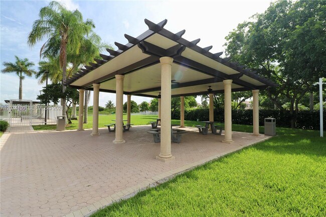 Foto del edificio - 15726 NW 16th Ct