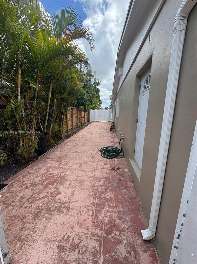 Building Photo - 2405 SW 129th Ct