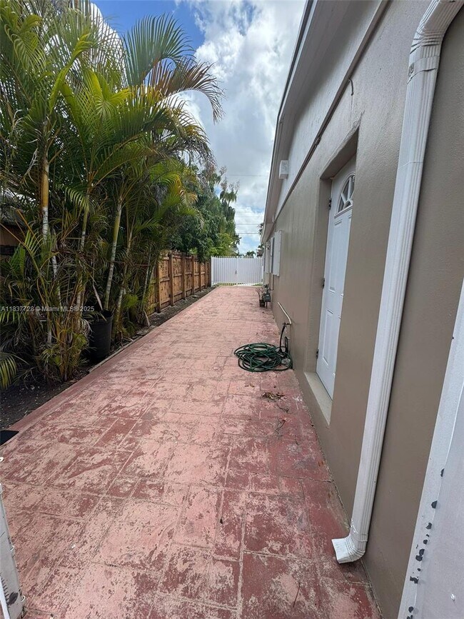 Foto del edificio - 2405 SW 129th Ct
