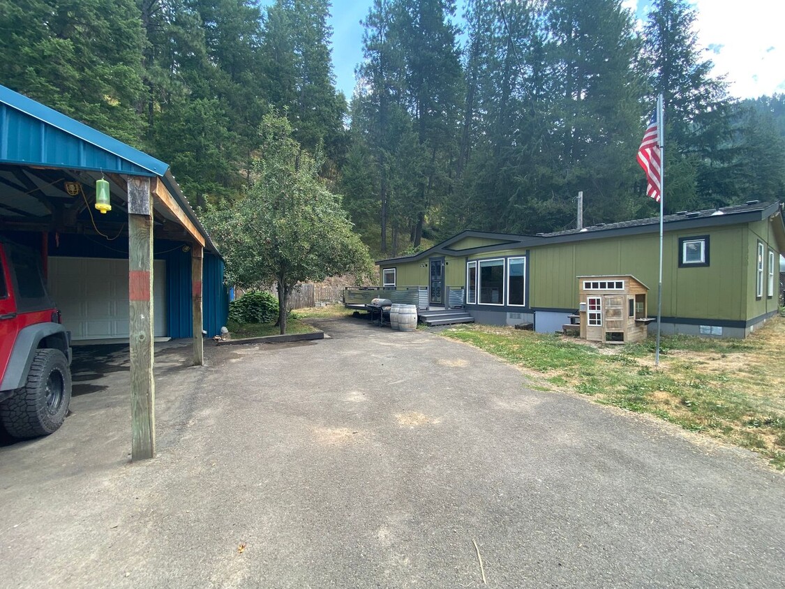 Foto principal - Deer Lake-3 bedroom, 2 bath house for rent...