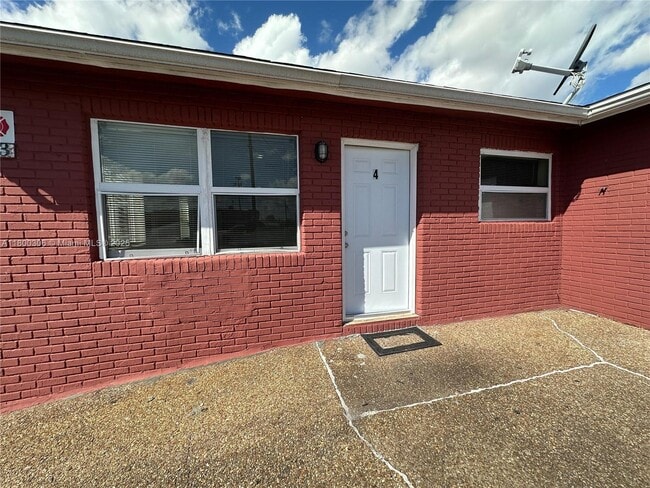 Building Photo - 623 NW 9th Ave