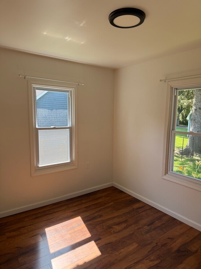 Building Photo - 34 E Lamoka Ave
