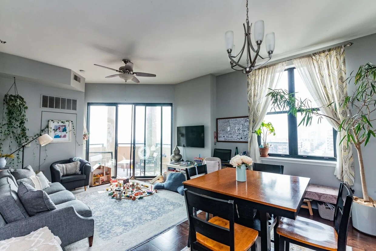 Foto principal - 1464 S Michigan Ave
