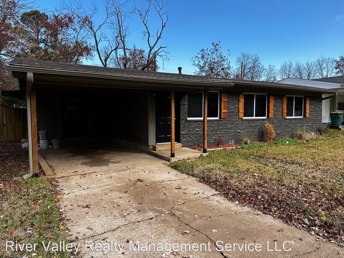 1001 E F St, Russellville, AR 72801 House Rental in Russellville, AR